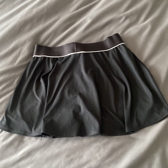 Nike tennis skirt with built in spandex size medium - Picture 5 of 6